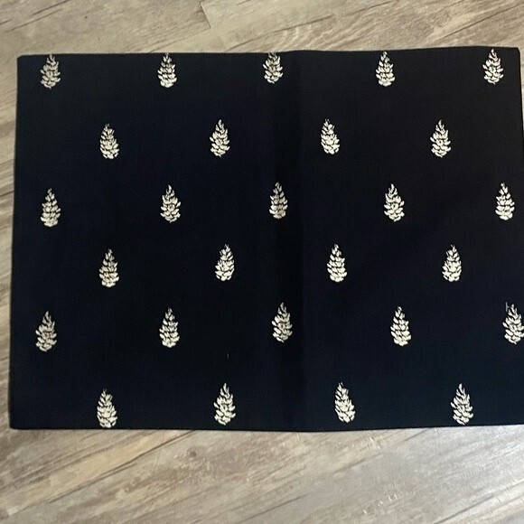 Christmas Black Fabric Placemats Set of 4 with pinecones print Holiday Fall - Picture 1 of 2